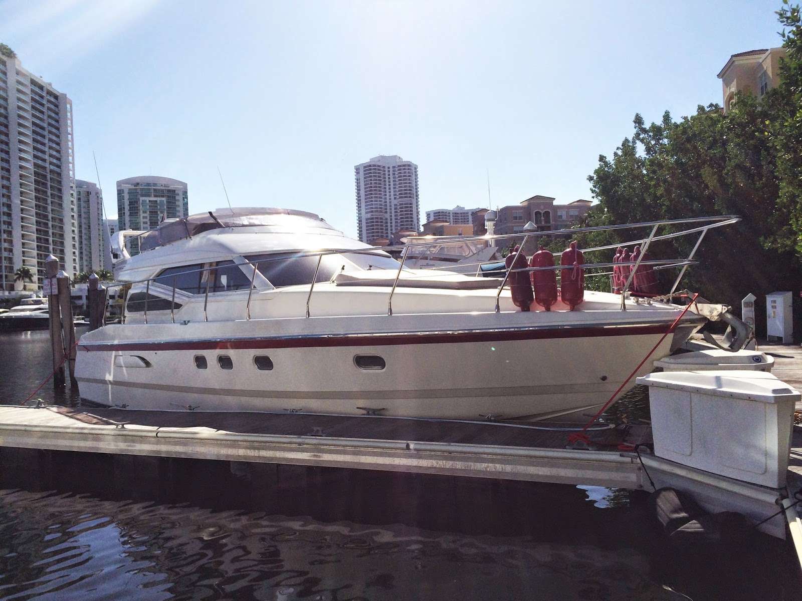Boat & Yacht Vinyl Striping Miami, Fort Lauderdale, Davie & Palm Beach Florida